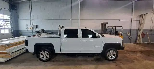 2015 Chevrolet Silverado 1500 5.3L V8 Accident Free/One - Photo 3
