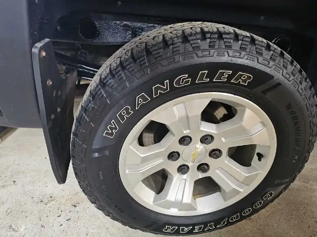 2015 Chevrolet Silverado 1500 5.3L V8 Accident Free/One - Photo 6