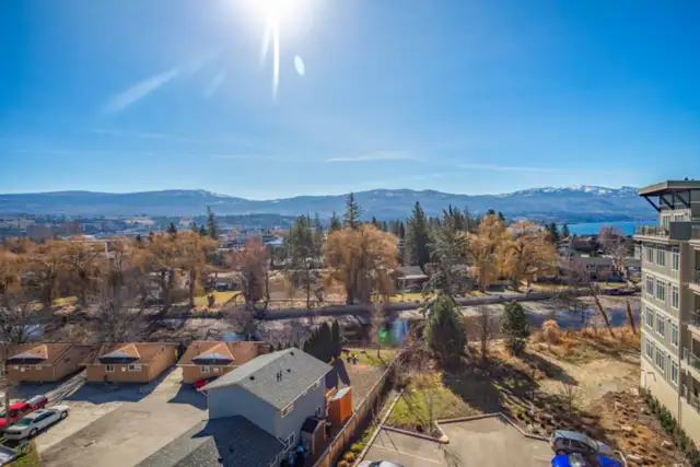 PENTHOUSE CONDO NEAR THE LAKE! 604 529 Truswell Road - Photo 2