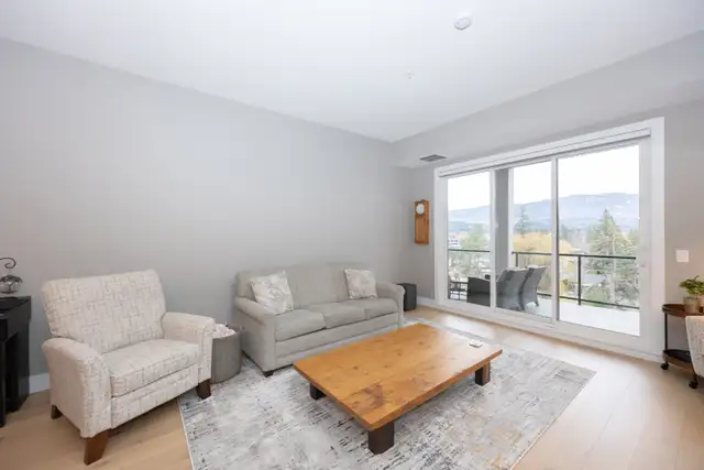 PENTHOUSE CONDO NEAR THE LAKE! 604 529 Truswell Road - Photo 5