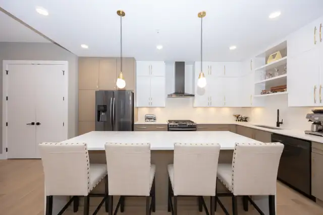 PENTHOUSE CONDO NEAR THE LAKE! 604 529 Truswell Road - Photo 9