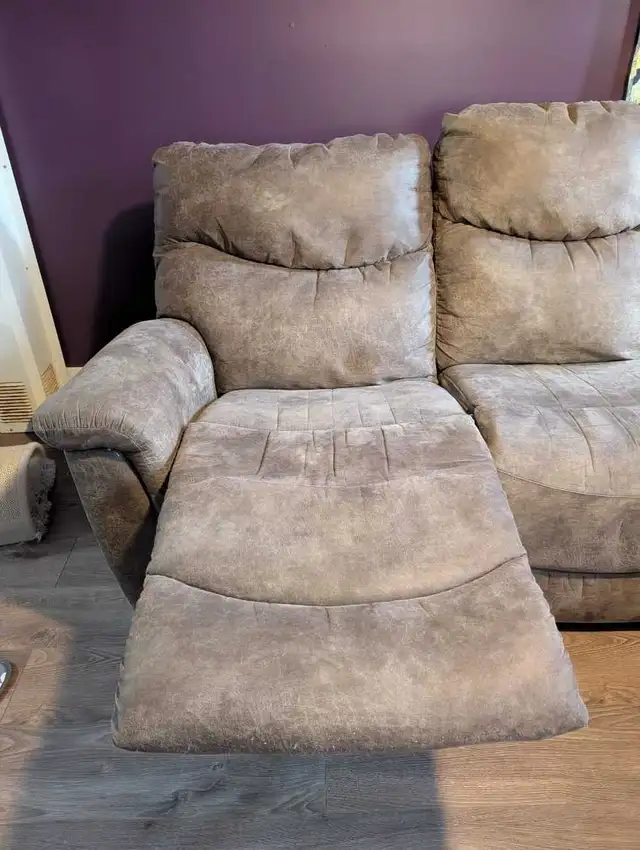 Lazy boy couch and chair - Photo 3