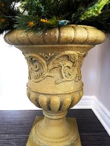 6 Feet Christmas Tree with Lights and Traditional Pot - Photo 3