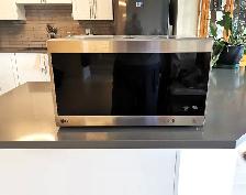 New LG Stainless Microwave Oven / Smart Inverter ( 1250W, 120V)