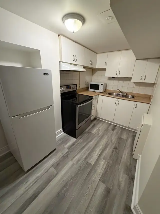 2 Bedroom Basement Apartment - Photo 2