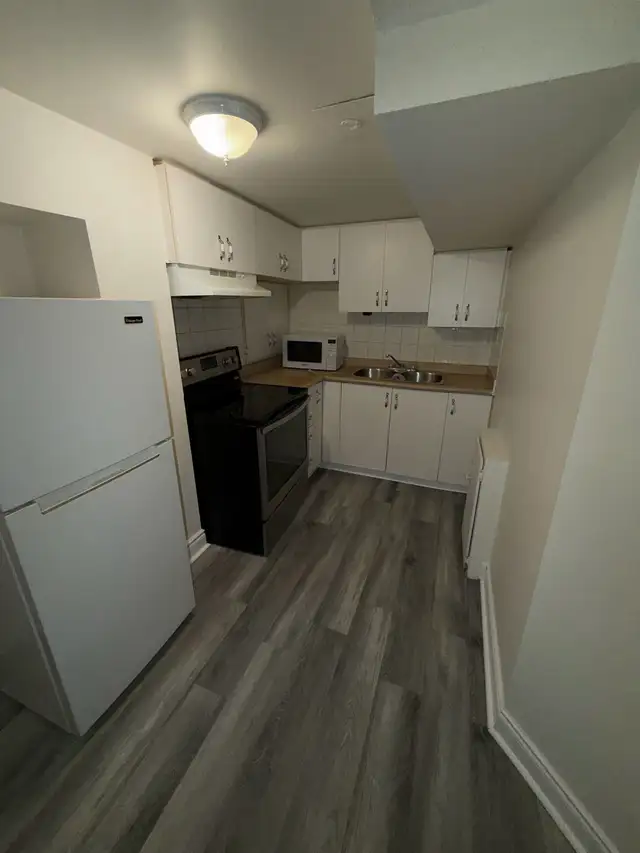 2 Bedroom Basement Apartment - Photo 4