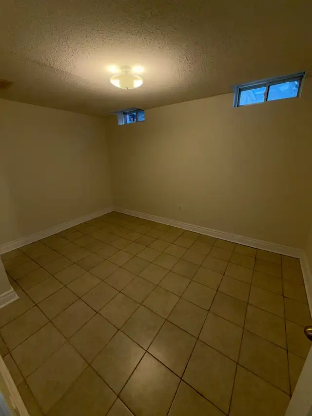 2 Bedroom Basement Apartment - Photo 7