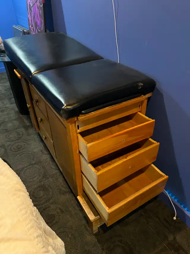 Antique medical exam table, unique piece of funtiture. - Photo 2