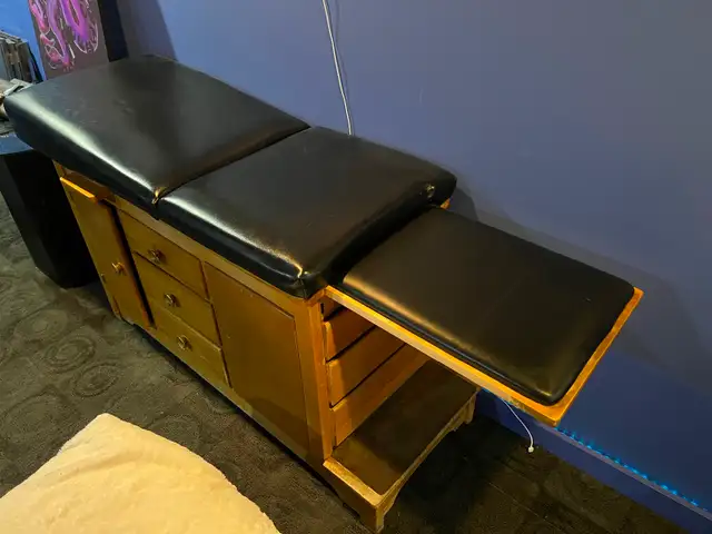 Antique medical exam table, unique piece of funtiture. - Photo 3