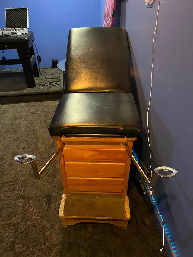 Antique medical exam table, unique piece of funtiture. - Photo 7