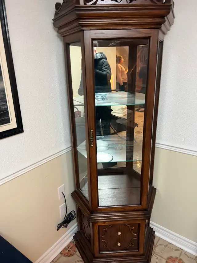 Free delivery used Wooden vintage-style curio cabinet - Photo 3