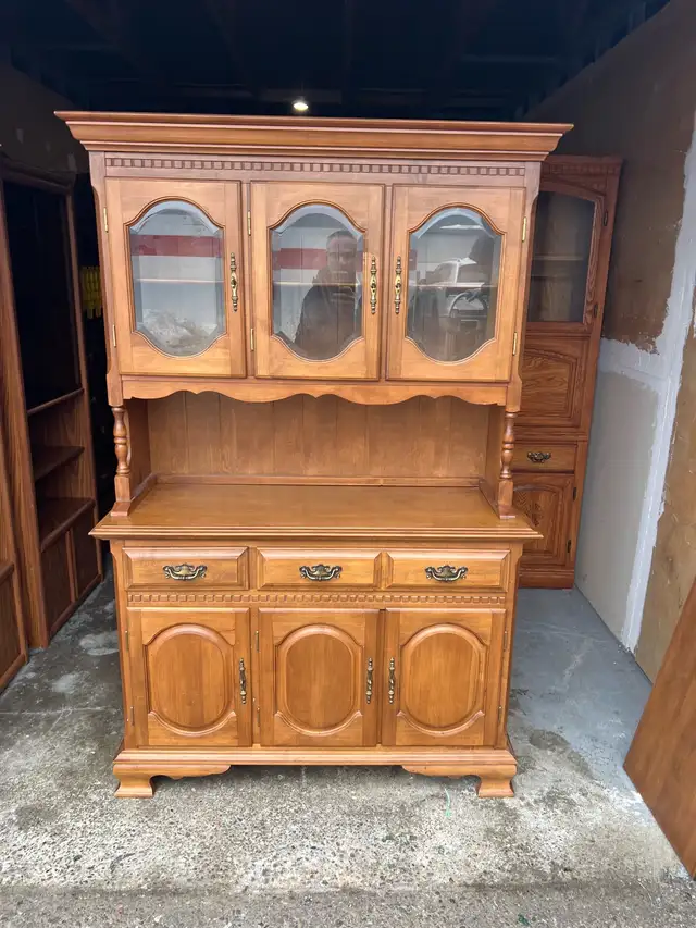 Free delivery used Wooden China Cabinet with Glass Doors