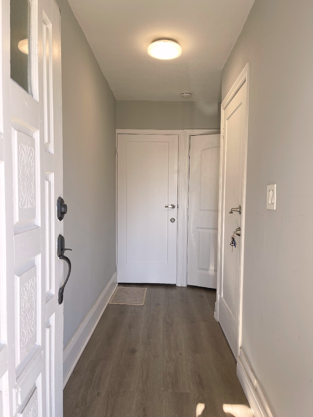 1-Bedroom Main Level Unit Near Oakwood LRT (Eglinton)，$1700/mon. - Photo 4