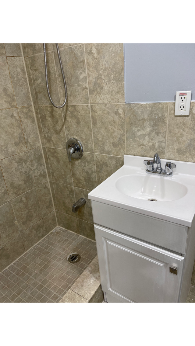 1-Bedroom Main Level Unit Near Oakwood LRT (Eglinton)，$1700/mon. - Photo 10