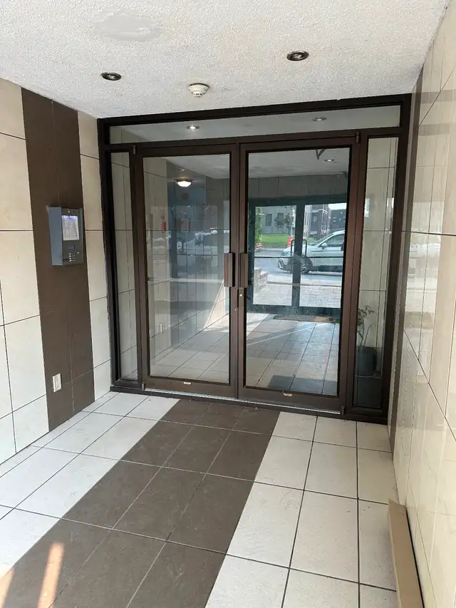 Near Metro Snowdom 3 1/2 ,41/2 all including for rent - Photo 2