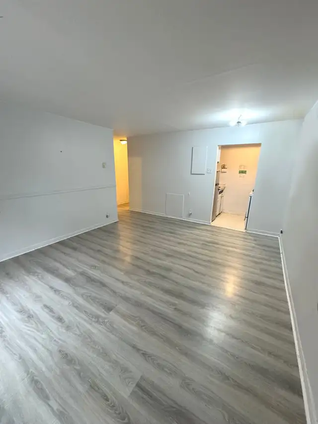 Near Metro Snowdom 3 1/2 ,41/2 all including for rent - Photo 7