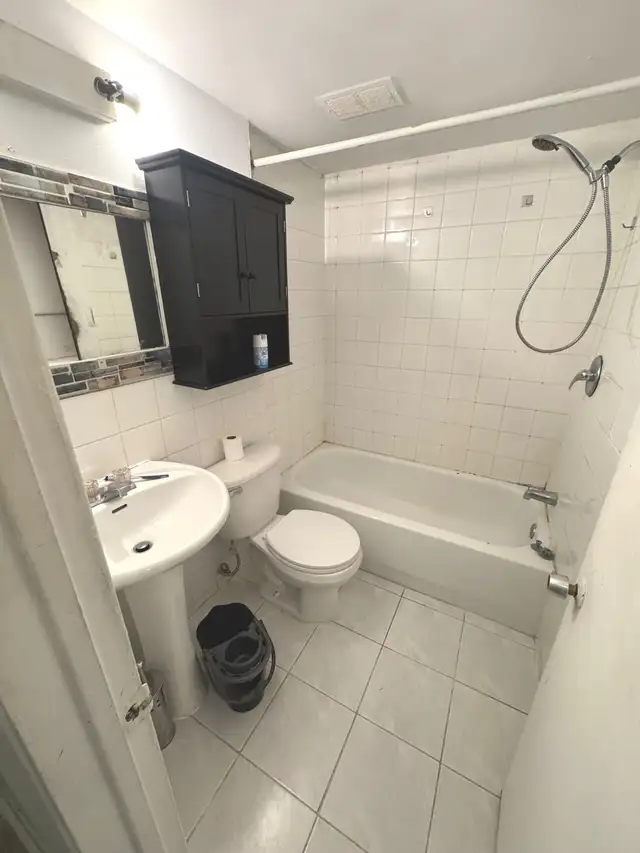 Near Metro Snowdom 3 1/2 ,41/2 all including for rent - Photo 10