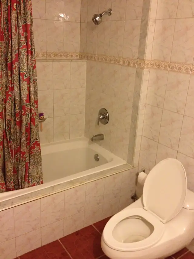 Quiet 130sqft Room on 1st Floor, Near Scarborough Town Center - Photo 7