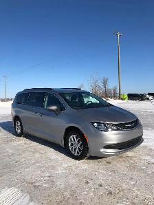 2017 Chrysler Pacifica LX - Photo 3