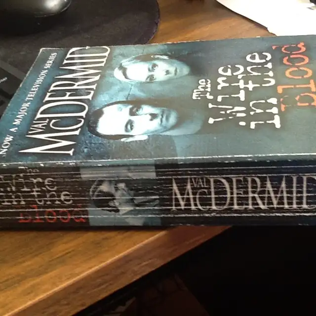 Wire In The Blood  -   Crime, Suspense -Softcover - Photo 3