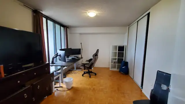 LARGE ROOM FOR RENT WITH PRIVATE BALCONY. MUST SEE! $975.00