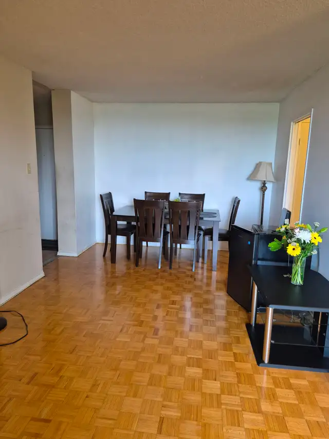 LARGE ROOM FOR RENT WITH PRIVATE BALCONY. MUST SEE! $975.00 - Photo 2