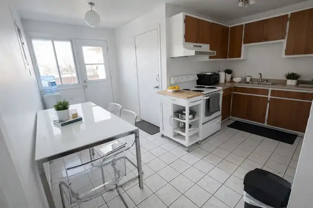 beautiful 41/2 apartment West Island Montréal - Photo 2