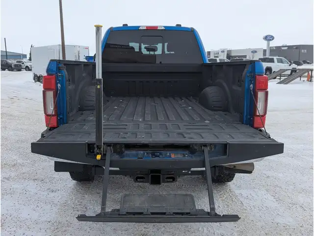 2020 Ford F-350 LARIAT Diesel/2.5'' Level/Black Rims/Liner - Photo 12