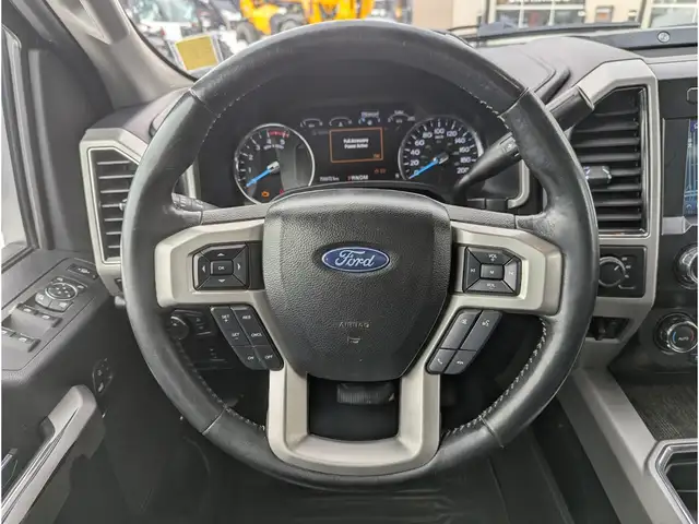 2020 Ford F-350 LARIAT Diesel/2.5'' Level/Black Rims/Liner - Photo 15