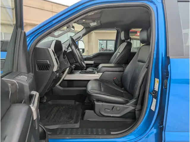 2020 Ford F-350 LARIAT Diesel/2.5'' Level/Black Rims/Liner - Photo 16