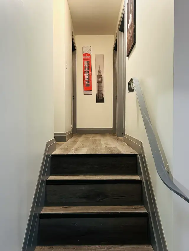 Modern 1-Bedroom Apartment with  Furnishings - Upper James - Photo 4