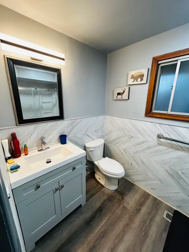 Modern 1-Bedroom Apartment with  Furnishings - Upper James - Photo 5