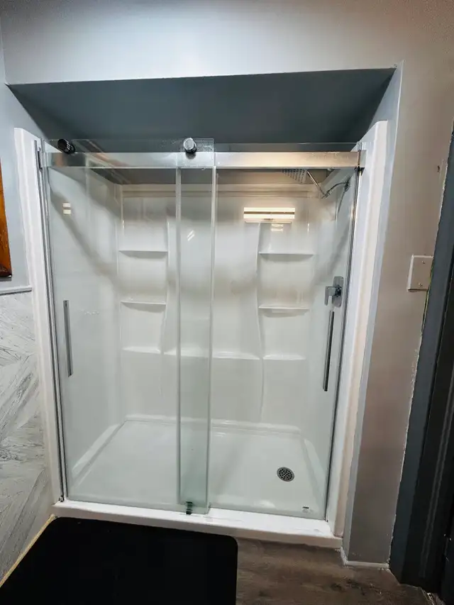 Modern 1-Bedroom Apartment with  Furnishings - Upper James - Photo 6