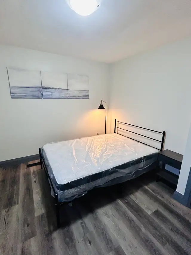 Modern 1-Bedroom Apartment with  Furnishings - Upper James - Photo 7