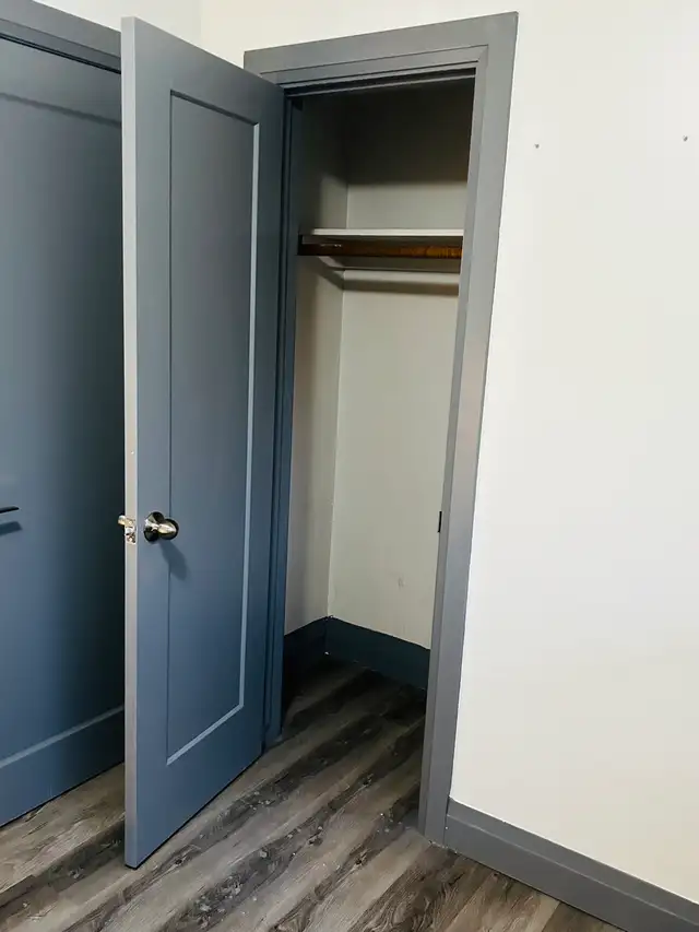 Modern 1-Bedroom Apartment with  Furnishings - Upper James - Photo 9