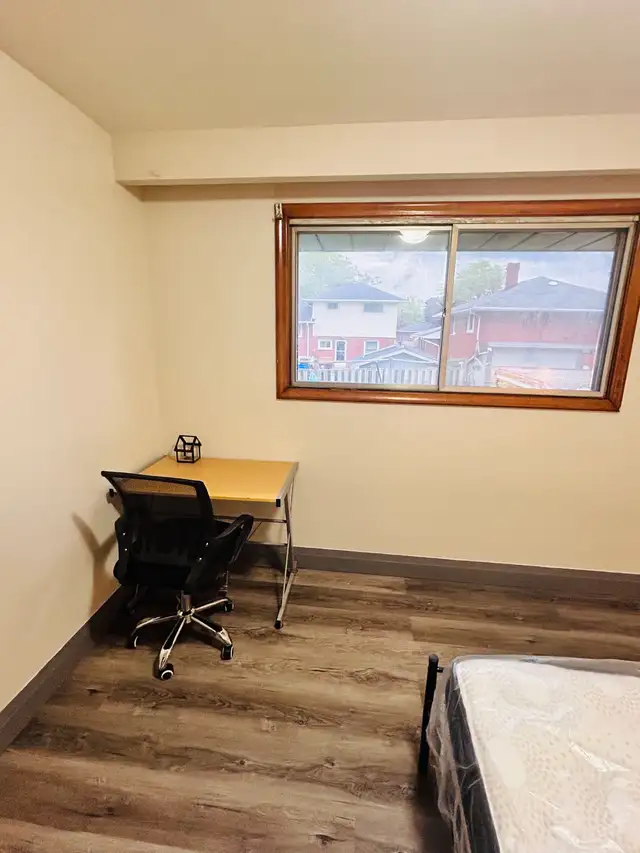 Modern 1-Bedroom Apartment with  Furnishings - Upper James - Photo 10