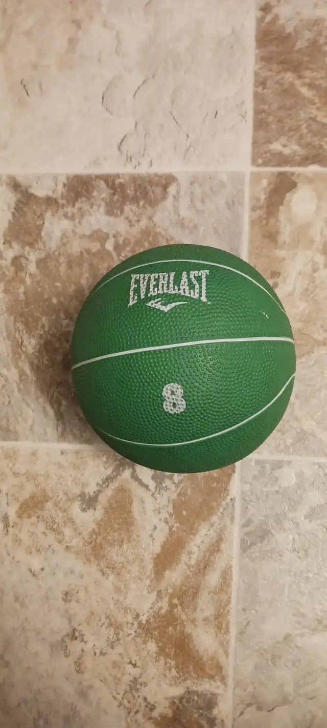 exersize ball 8 LBS ?