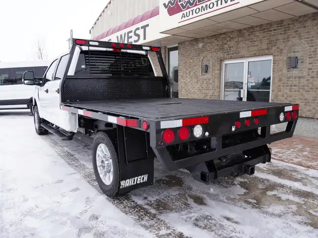 2022 Ford F-350 XLT 4WD Crew Cab | HEAVY DUTY FLAT DECK!! - Photo 6