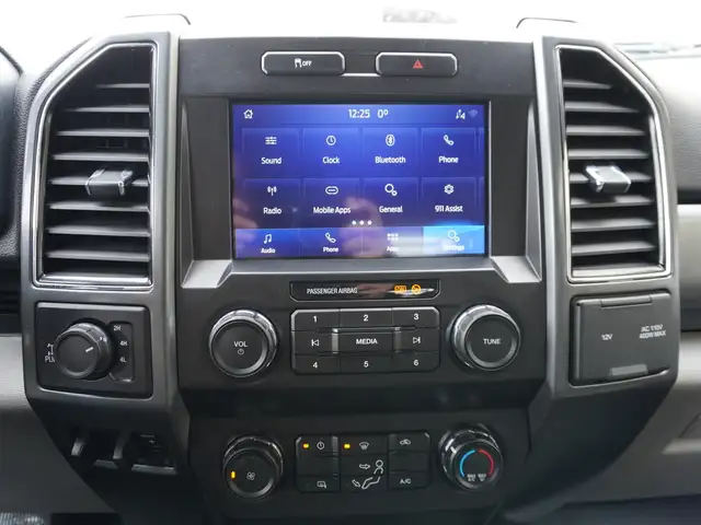 2022 Ford F-350 XLT 4WD Crew Cab | HEAVY DUTY FLAT DECK!! - Photo 24