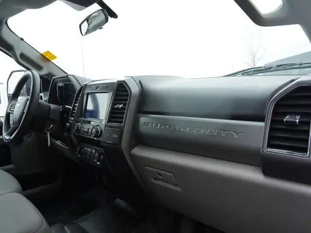 2022 Ford F-350 XLT 4WD Crew Cab | HEAVY DUTY FLAT DECK!! - Photo 28