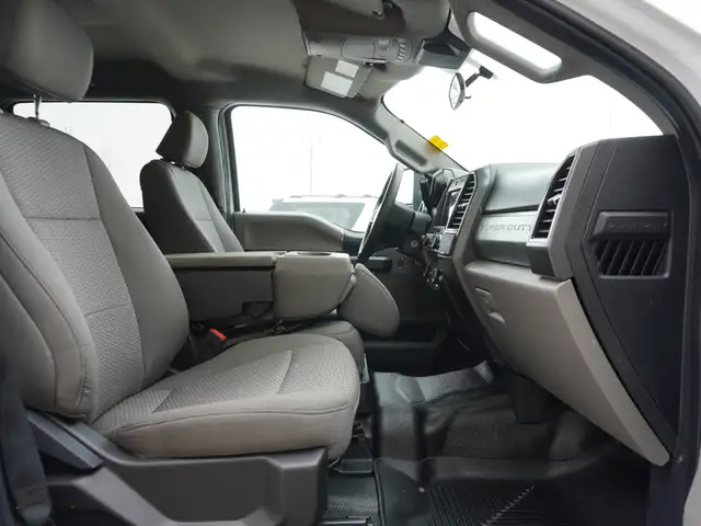 2022 Ford F-350 XLT 4WD Crew Cab | HEAVY DUTY FLAT DECK!! - Photo 29