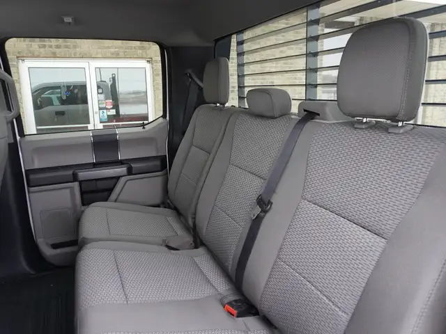 2022 Ford F-350 XLT 4WD Crew Cab | HEAVY DUTY FLAT DECK!! - Photo 35