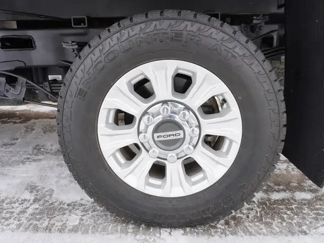 2022 Ford F-350 XLT 4WD Crew Cab | HEAVY DUTY FLAT DECK!! - Photo 45