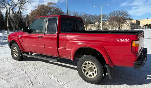 2001 Mazda B4000 - Photo 2