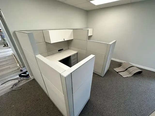Premium Teknion Leverage Arctic Workstations Call now! - Photo 4