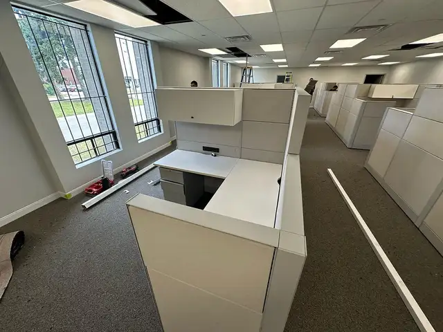 Premium Teknion Leverage Arctic Workstations-Call us now! - Photo 2
