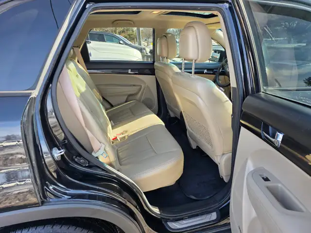 2012 Kia Sorento AWD 4dr V6 Auto EX - Photo 9
