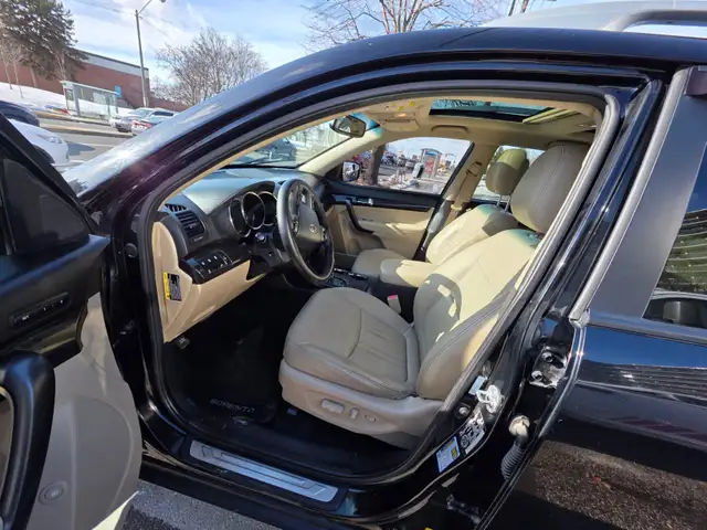 2012 Kia Sorento AWD 4dr V6 Auto EX - Photo 17