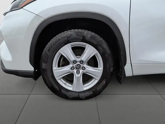 2023 Toyota Highlander LE LE | 8-passenger seating | Safety S... - Photo 9