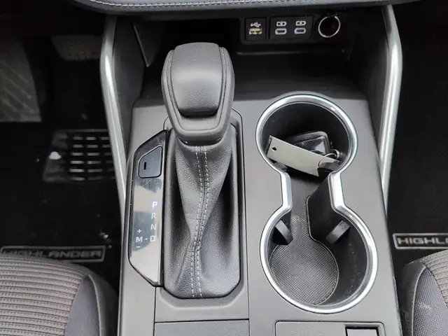 2023 Toyota Highlander LE LE | 8-passenger seating | Safety S... - Photo 17